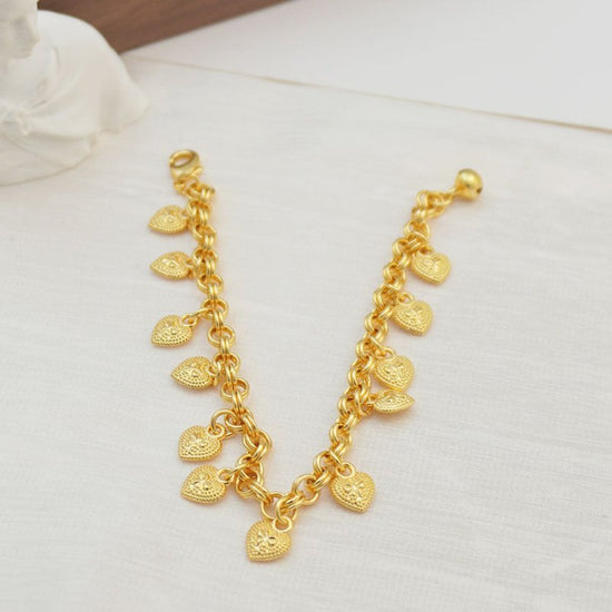 Elegant And Lovely Heart-shaped Bracelet $17.10 Dana Fashion Color: 12 Pieces Heart Bracelet Size: 17cm Women's Accessories Product information: Color: 12 pcs heart-shaped bracelet, 5 pcs love pendant bracelet Style: Women's Material: copper plastic Shape