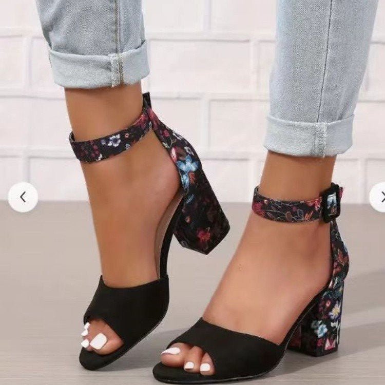 Embroidered Chunky Heel Women's High Heel Sandals $48.90 Dana Fashion Color: Black Size: 35 Women's shoes Product information: Toe holder shape: Pointed Color: blue, black, red, yellow Shoe Upper material: PU Size: 35,36,37,38,39,40,41,42 Wearing style: a