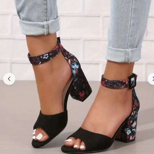 Embroidered Chunky Heel Women's High Heel Sandals $48.90 Dana Fashion Color: Black Size: 35 Women's shoes Product information: Toe holder shape: Pointed Color: blue, black, red, yellow Shoe Upper material: PU Size: 35,36,37,38,39,40,41,42 Wearing style: a