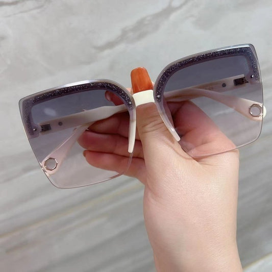 Europe And The United States Street Shot Ins Wind Big Square Sunglasses $17.27 Dana Fashion Color: Black Women's Accessories Product information: Lens color: Red Frame color: Red Transmittance classification: Category 3 / sunshade mirror Structure of glas