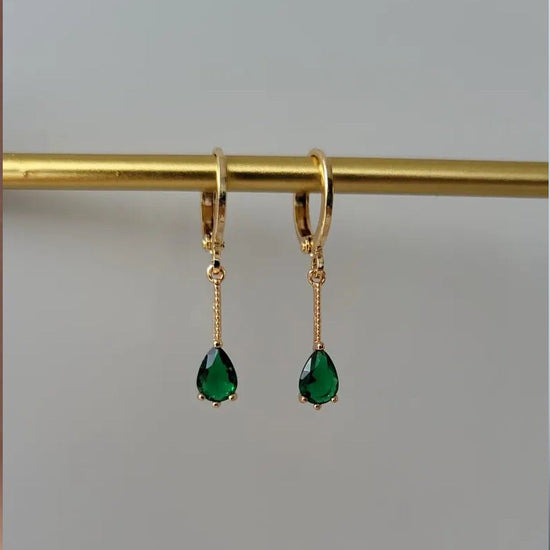 European American And French Style Luxury Ear Ring Long Water Drop $14.26 Dana Fashion Color: Green Women's Accessories Product information: Treatment Process: Polishing Applicable people: women Material: artificial crystal Shape: drop-shaped Popular elem