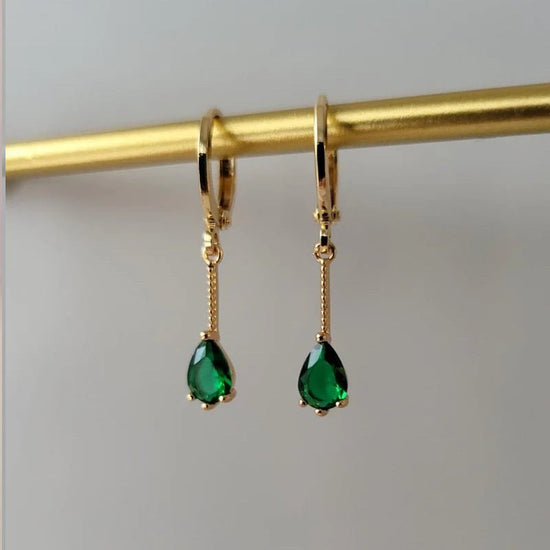 European American And French Style Luxury Ear Ring Long Water Drop $14.26 Dana Fashion Color: Green Women's Accessories Product information: Treatment Process: Polishing Applicable people: women Material: artificial crystal Shape: drop-shaped Popular elem