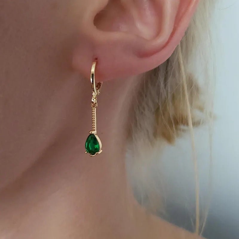 European American And French Style Luxury Ear Ring Long Water Drop $14.26 Dana Fashion Color: Green Women's Accessories Product information: Treatment Process: Polishing Applicable people: women Material: artificial crystal Shape: drop-shaped Popular elem