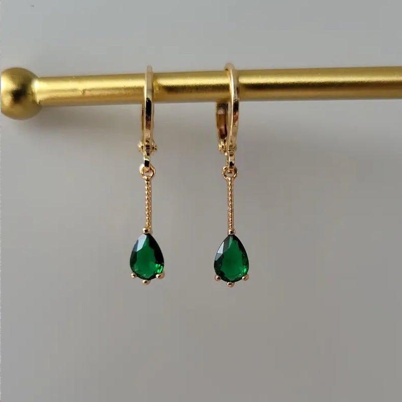European American And French Style Luxury Ear Ring Long Water Drop $14.26 Dana Fashion Color: Green Women's Accessories Product information: Treatment Process: Polishing Applicable people: women Material: artificial crystal Shape: drop-shaped Popular elem