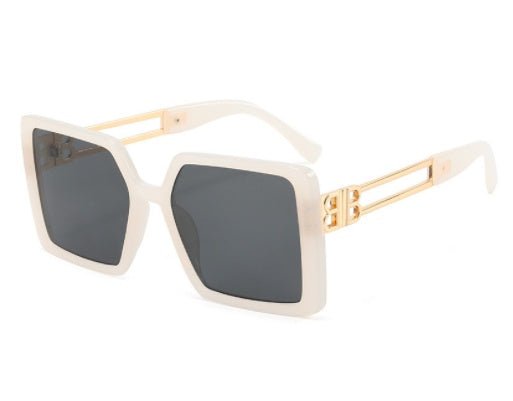 European And American Fashion Women's Large Frame Sunglasses With Metal Legs $24.01 Dana Fashion Color: Milk white box Women's Accessories Product information: Lens material: PC Frame material: plastic ‖ metal Lens color: red, gray, brown Frame color: whi