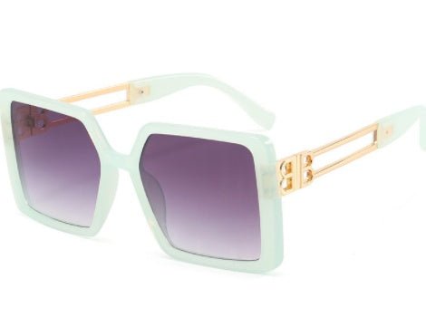 European And American Fashion Women's Large Frame Sunglasses With Metal Legs $24.01 Dana Fashion Color: Translucent green frame gradie Women's Accessories Product information: Lens material: PC Frame material: plastic ‖ metal Lens color: red, gray, brown