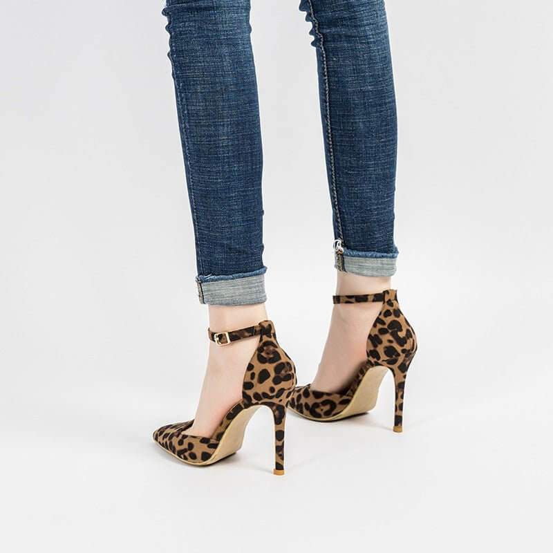 European And American Hollowed Sandals Women's Word With Pointed Toe Stiletto Leopard Print $59.50 Dana Fashion Height: 10cm Size: 34 Women's shoes Product information: Pattern: Leopard print Lining material: Microfiber Color: Heel Height: 10cm, heel heig