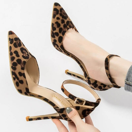 European And American Hollowed Sandals Women's Word With Pointed Toe Stiletto Leopard Print $59.50 Dana Fashion Height: 10cm Size: 34 Women's shoes Product information: Pattern: Leopard print Lining material: Microfiber Color: Heel Height: 10cm, heel heig