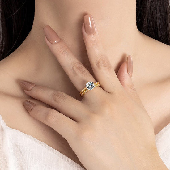 European And American Internet Hot Fashion Zircon Ring For Women $14.60 Dana Fashion Color: Yellow Gold Women's Accessories Product information: Type: open mouth Treatment Process: Seiko Color: yellow gold 2 Karat open mouth [eight hearts and eight arrows