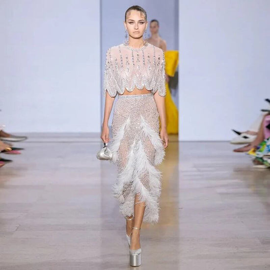 European And American Silver Nude Slim-fit Feather Shawl Host Performance Ladies' Evening Dress $799.00 Dana Fashion Color: Silver Nude Size: L Women's clothing Product information: Fabric name: Organza Applicable scenarios: Wedding, hosting, party, eveni