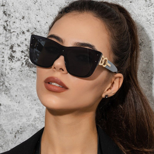 European And American Women's Fashion Glasses $19.90 Dana Fashion Color: Black and grey Women's Accessories Product information: Lens material: PC Anti-UV grade: UV400 Applicable people: women, men Color: black frame black leg black and gray film, black f