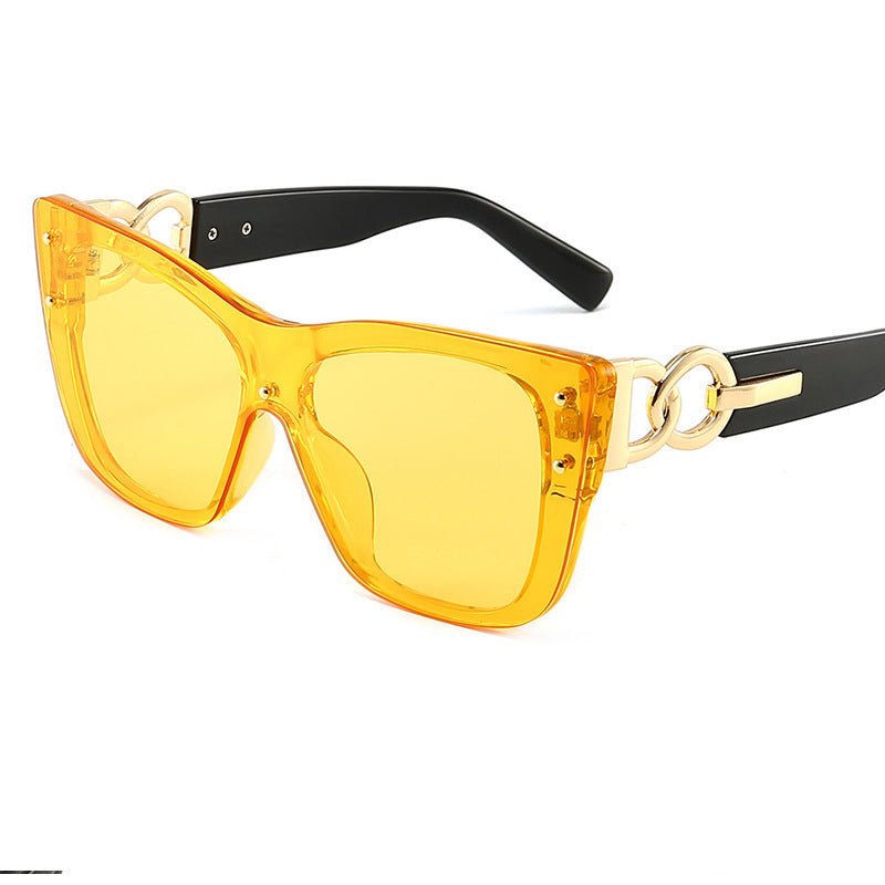 European And American Women's Fashion Glasses $19.90 Dana Fashion Color: Pornographic films Women's Accessories Product information: Lens material: PC Anti-UV grade: UV400 Applicable people: women, men Color: black frame black leg black and gray film, bla