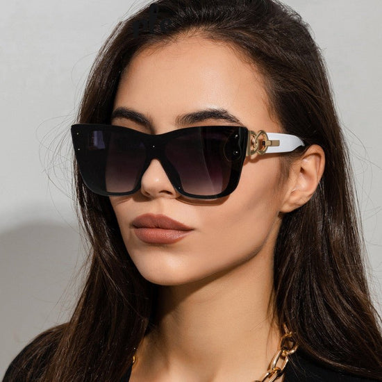 European And American Women's Fashion Glasses $19.90 Dana Fashion Color: Black and grey Women's Accessories Product information: Lens material: PC Anti-UV grade: UV400 Applicable people: women, men Color: black frame black leg black and gray film, black f