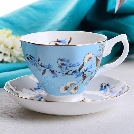 European Classic Series Bone China Coffee Cup $48.50 Dana Fashion style: 10Style Dana's Kitchen Overview: 1. Scratch gold by hand The bottom of the cup is hand-scraped gold, metal texture The color is positive 2. Decal interface This line is a production