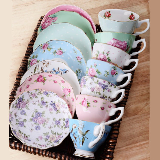 European Classic Series Bone China Coffee Cup $48.50 Dana Fashion style: 10Style Dana's Kitchen Overview: 1. Scratch gold by hand The bottom of the cup is hand-scraped gold, metal texture The color is positive 2. Decal interface This line is a production