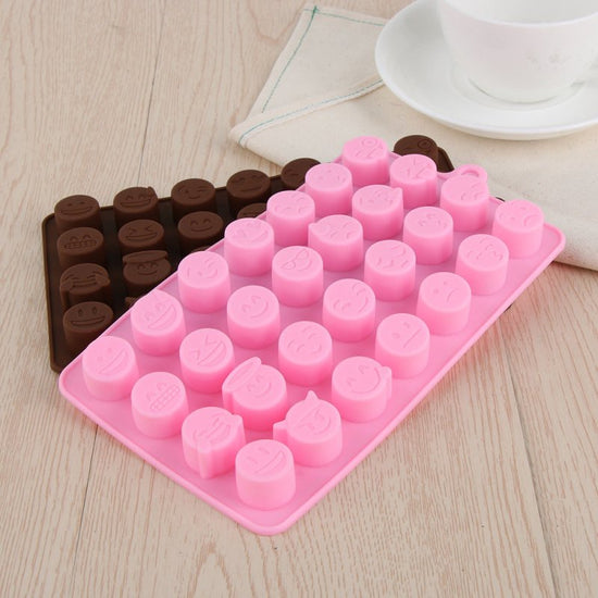 Expression, chocolate mold $9.50 Dana Fashion format: Coffee Dana's Kitchen Name: New 28 even QQ expression Chocolate mold Ice tray DIY can be put into the oven Material: food grade silicone Weight: 60G/piece Packing: OPP packaging Cleaning and maintenanc