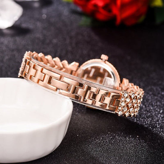 Exquisite Dial And Strap Full Of Diamonds Ancient Roman Scale Women's Watch $26.19 Dana Fashion Color: Gold style: With bracelet Women's Accessories Product information: Movement: quartz Surface material: glass Shell Material: Alloy Strap Material: Alloy