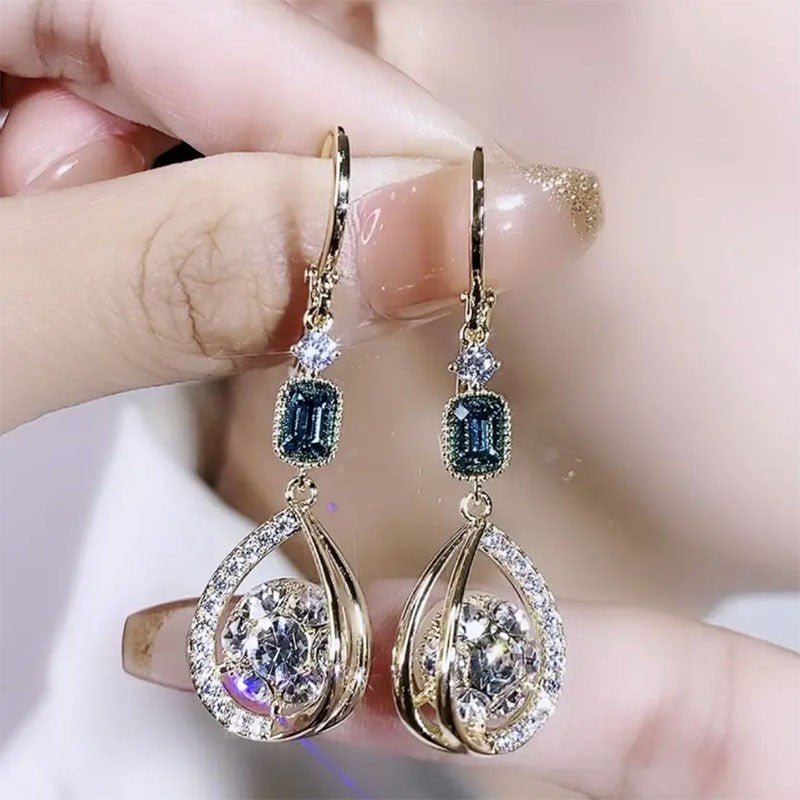 Exquisite Light Luxury High-grade Diamond-embedded Water Drop Earrings $21.99 Dana Fashion Color: Golden Ear Clip Women's Accessories Product information: Treatment Process: Diamond Color: gold ear clip Applicable people: women Style: Women's Material: Al