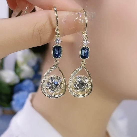 Exquisite Light Luxury High-grade Diamond-embedded Water Drop Earrings $21.99 Dana Fashion Color: Golden Ear Clip Women's Accessories Product information: Treatment Process: Diamond Color: gold ear clip Applicable people: women Style: Women's Material: Al
