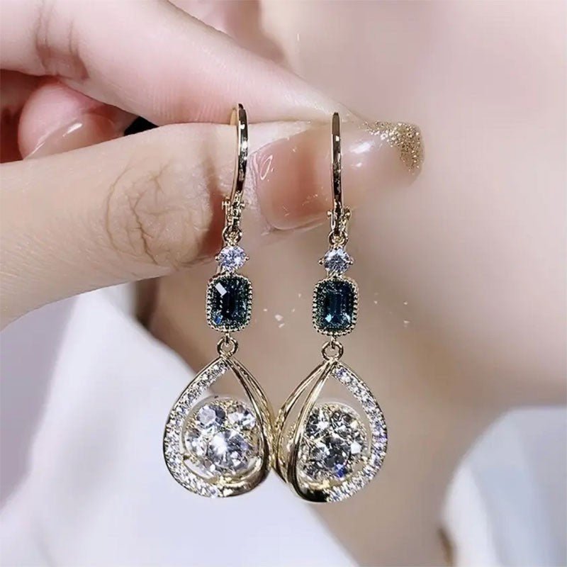 Exquisite Light Luxury High-grade Diamond-embedded Water Drop Earrings $21.99 Dana Fashion Color: Golden Ear Clip Women's Accessories Product information: Treatment Process: Diamond Color: gold ear clip Applicable people: women Style: Women's Material: Al