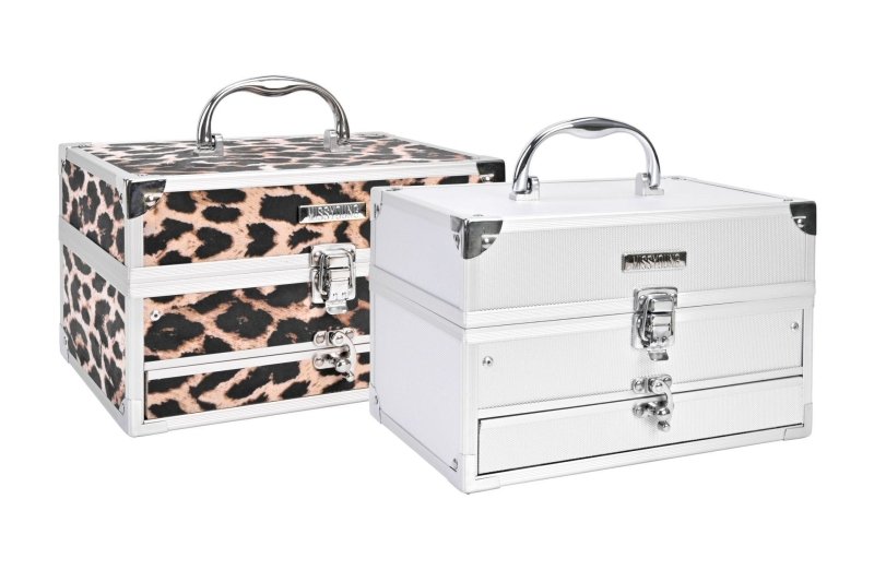 Eye Shadow Plate Blush Combination Makeup Set $149.00 Dana Fashion Color Classification: Leopard Print makeup Product information: Color: Silver Applicable people: general Applicable skin type: Universal Color classification: Silver, leopard print Cosmeti