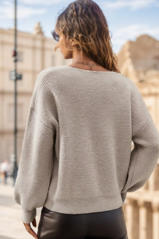 A Solid-color Long-sleeved Top With A Large Collar For Ladies