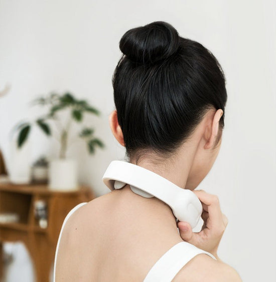 face-lifting instrument and Neck Massager $220.00 Dana Fashion Color: Pink Beauty Tools Overview: Through the low cycle pulse technology, 3-5cm deep under the skin, open the pain points and meridians, reduce the cervical pain. Specification: Power mode: U