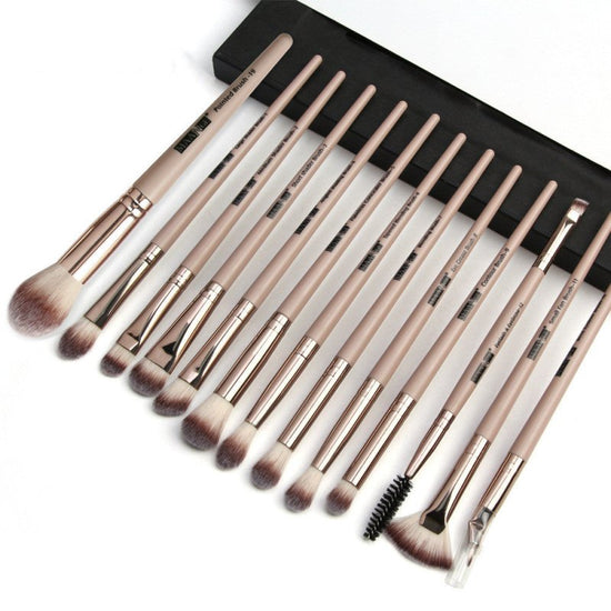Factory Direct Sale Maange New Product 13 Eye Makeup Brush Set Eyeshadow Brush Beauty Tools Hot Sale $19.99 Dana Fashion Color: 1 color makeup Product information Product Category: Makeup Brush Whether to import: No Number of brushes: 13 Brush material: c