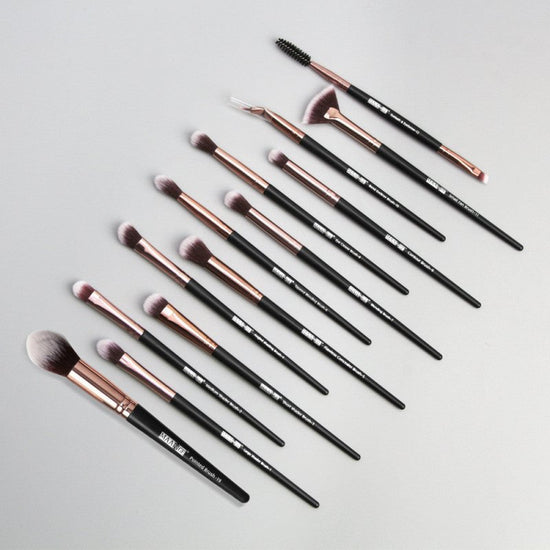 Factory Direct Sale Maange New Product 13 Eye Makeup Brush Set Eyeshadow Brush Beauty Tools Hot Sale $19.99 Dana Fashion Color: 1 color makeup Product information Product Category: Makeup Brush Whether to import: No Number of brushes: 13 Brush material: c