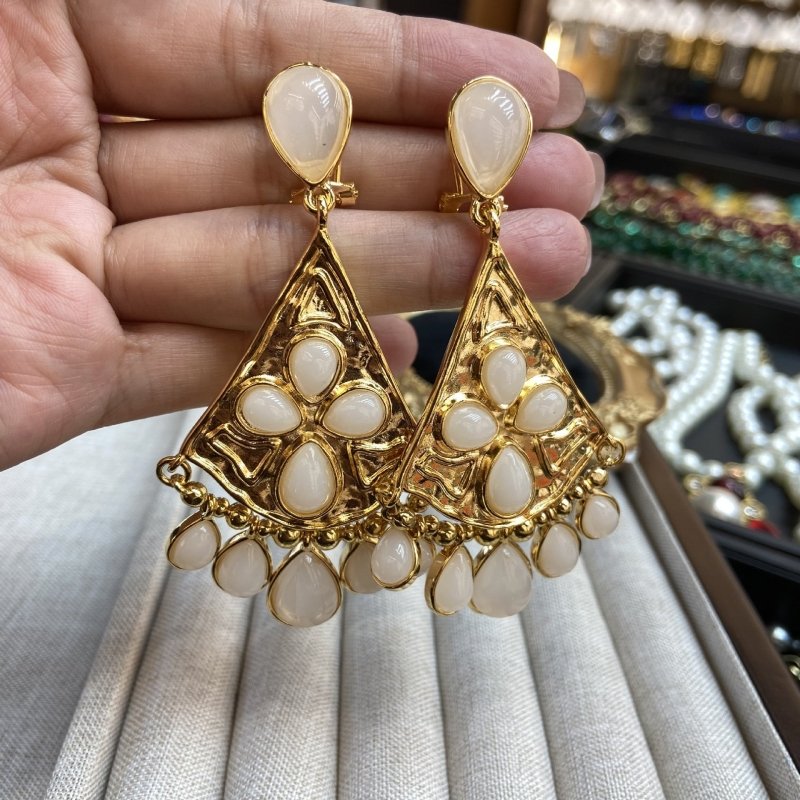 Fan-shaped White Jade Tassel Earrings Water Drop Long Ear Studs $29.50 Dana Fashion Color: White Jade Women's Accessories Product information: Color: fan-shaped white jade tassel earrings Applicable people: women Material: Copper Modeling: Constellation,