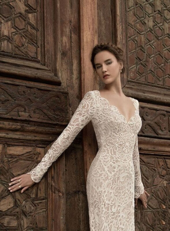Fantasy V-neck Exposed Back Long Sleeve Mop Dress $39.50 Dana Fashion Color: Black Size: L Women's clothing Product information: Fabric name: lace Color: white, black, wine red, dark blue Main fabric composition: Polyester Fiber (polyester) Size: S,M,L,XL