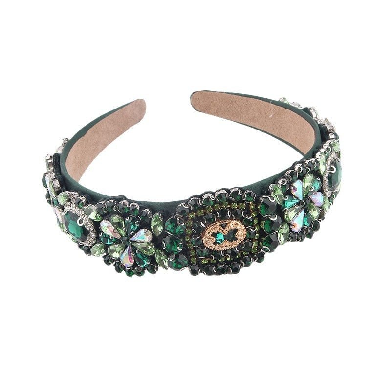 Fashion And Fully-jewelled Gorgeous Baroque Headband $46.22 Dana Fashion Color: Brown Women's Accessories Product information: Treatment Process: Diamond Color: red, green, brown Material: Plastic/resin Popular elements: None Style: affordable luxury styl