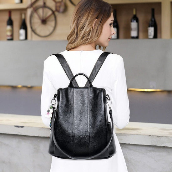 Fashion Backpack Genuine Leather Women $93.00 Dana Fashion Color: Black Women's Bags Product information: Lining texture: genuine leather Color: wine red, black, sapphire blue, brown Material: genuine leather Bag internal structure: zipper change bag, mob