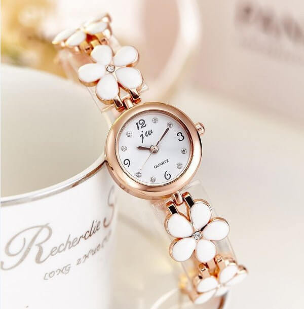Fashion casual diamond inlaid Quartz Bracelet Watch $18.01 Dana Fashion Style: Five leaves Women's Accessories Movement type: Quartz Watch Dial size: about 2.2cm in diameter for pentaphyllum and 2.5cm for tetrafolium Dial thickness: about 0.6cm Strap mate