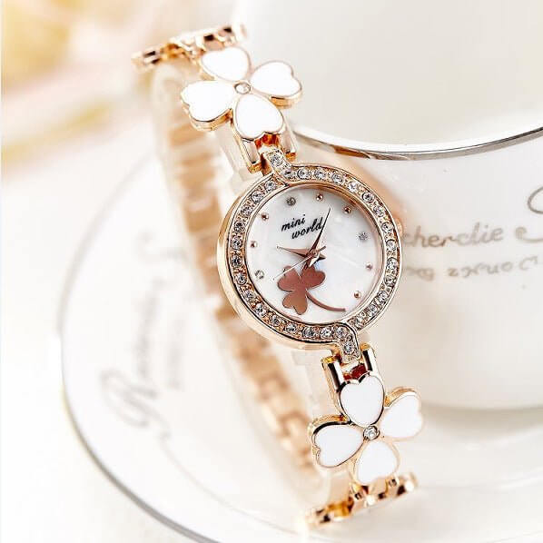 Fashion casual diamond inlaid Quartz Bracelet Watch $18.01 Dana Fashion Style: Yotsuba Women's Accessories Movement type: Quartz Watch Dial size: about 2.2cm in diameter for pentaphyllum and 2.5cm for tetrafolium Dial thickness: about 0.6cm Strap material