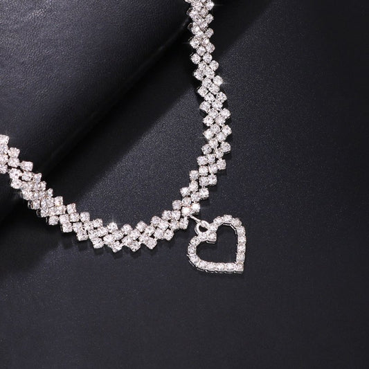 Fashion Diamond Rhinestone Anklet For Women $16.02 Dana Fashion Color: Gold Beauty Tools Product information: Type: Anklet Color: gold, silver Style: Women's Material: Alloy Shape: heart shape Packing list: Alloy ankle chain * 1 Product Image: