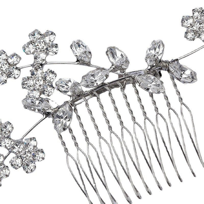 Fashion Flower Hair Comb Female Elegant Simple $20.03 Dana Fashion Color: Gold Women's Accessories Product information: Treatment Process: Electroplating Color: gold, silver Material: Rhinestone Shape: Flower Packing list: Hair comb X1pcs Product Image: