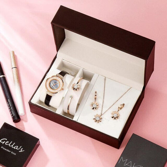 Fashion girl leather exquisite watch gift box $79.50 Dana Fashion Color: Black Women's Accessories Display type: pointer Applicable people: female Waterproof: Yes Waterproof performance: 30M Movement type: Quartz Thickness: 7mm Dial diameter: 30mm Crown t