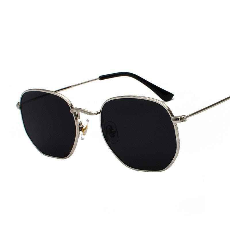 Fashion glasses $18.02 Dana Fashion Color: Black Grey Women's Accessories Specifications: Conventional Glasses structure: frame Whether polarized light: No Lens material: PC Style: Personality Frame material: metal UV resistance level: UV400 Visible light