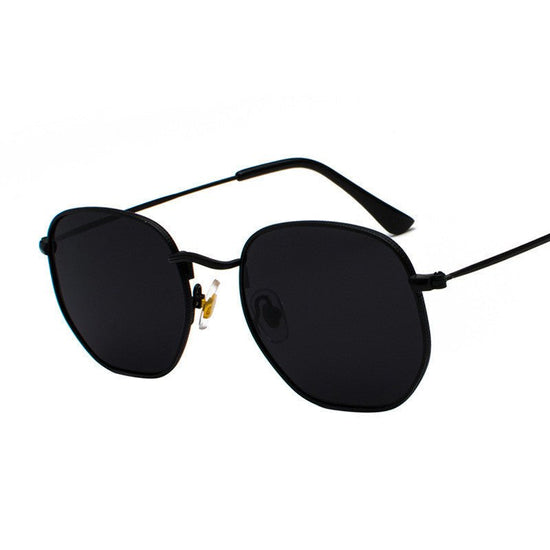 Fashion glasses $18.02 Dana Fashion Color: Black Clear Women's Accessories Specifications: Conventional Glasses structure: frame Whether polarized light: No Lens material: PC Style: Personality Frame material: metal UV resistance level: UV400 Visible ligh