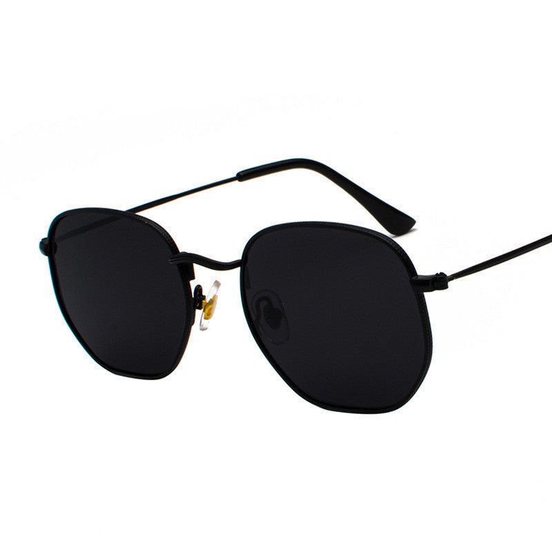 Fashion glasses $18.02 Dana Fashion Color: Black Clear Women's Accessories Specifications: Conventional Glasses structure: frame Whether polarized light: No Lens material: PC Style: Personality Frame material: metal UV resistance level: UV400 Visible ligh