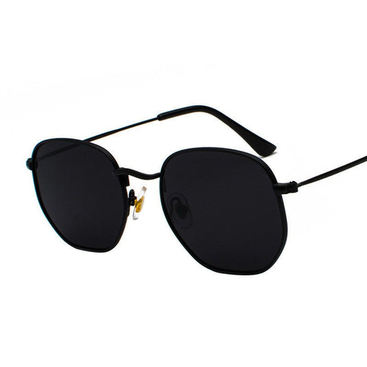 Fashion glasses $18.02 Dana Fashion Color: Black Clear Women's Accessories Specifications: Conventional Glasses structure: frame Whether polarized light: No Lens material: PC Style: Personality Frame material: metal UV resistance level: UV400 Visible ligh