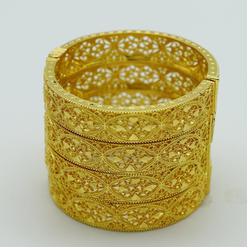 Fashion Hollowed-out Women's Versatile Jewelry $17.00 Dana Fashion Colour: Golden Women's Accessories Product information: Treatment Process: Electroplating Material: Alloy Style: Simple Category: Bracelet Packing list: Bracelet *1 Product Image:
