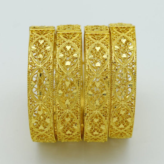 Fashion Hollowed-out Women's Versatile Jewelry $17.00 Dana Fashion Colour: Golden Women's Accessories Product information: Treatment Process: Electroplating Material: Alloy Style: Simple Category: Bracelet Packing list: Bracelet *1 Product Image: