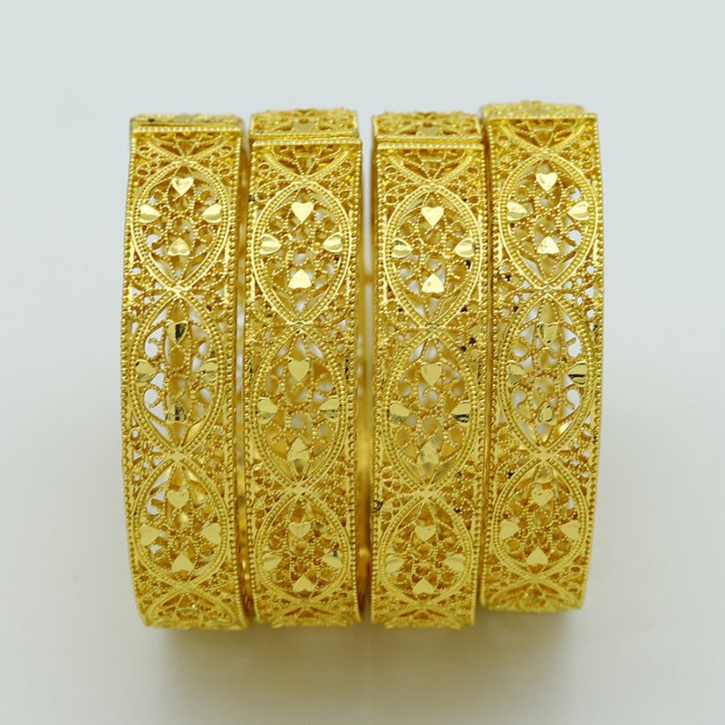 Fashion Hollowed-out Women's Versatile Jewelry $17.00 Dana Fashion Colour: Golden Women's Accessories Product information: Treatment Process: Electroplating Material: Alloy Style: Simple Category: Bracelet Packing list: Bracelet *1 Product Image: