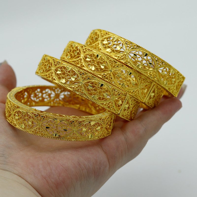 Fashion Hollowed-out Women's Versatile Jewelry $17.00 Dana Fashion Colour: Golden Women's Accessories Product information: Treatment Process: Electroplating Material: Alloy Style: Simple Category: Bracelet Packing list: Bracelet *1 Product Image: