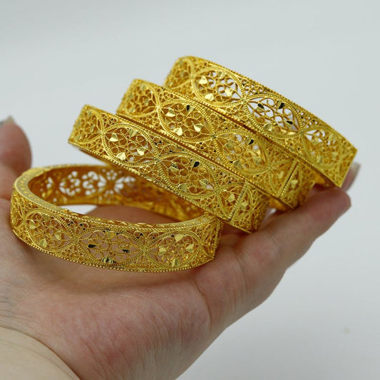 Fashion Hollowed-out Women's Versatile Jewelry $17.00 Dana Fashion Colour: Golden Women's Accessories Product information: Treatment Process: Electroplating Material: Alloy Style: Simple Category: Bracelet Packing list: Bracelet *1 Product Image: