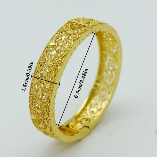 Fashion Hollowed-out Women's Versatile Jewelry $17.00 Dana Fashion Colour: Golden Women's Accessories Product information: Treatment Process: Electroplating Material: Alloy Style: Simple Category: Bracelet Packing list: Bracelet *1 Product Image: