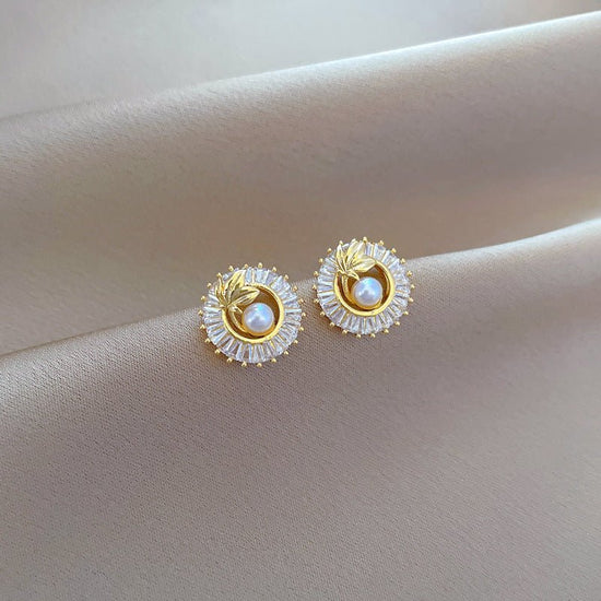 Fashion Jewelry Square Full Diamond Personalized Round Ring Leaves Necklace And Earrings Suite $25.40 Dana Fashion Color: D516 Ear Studs Women's Accessories Overview: Unique design, stylish and beautiful. Good material, High quality. Product information: