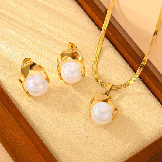 Fashion Lady Pearl Earings Set $25.89 Dana Fashion Color: N704 Necklace Women's Accessories Product information: Pattern: Love Heart/water drop/Bell Treatment Process: Electroplating Color: N705 stud earrings, N704 necklace, N704 N705 suit Applicable peop